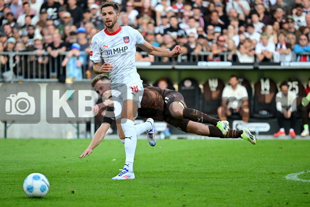 KBS Picture_FCStPauli-Heidenheim_071 | v.v. Eggestein Johannes (St.Pauli) , Eggestein Johannes (St.Pauli) ,Sportplatz :  Millerntor Stadion, - Realisiert mit Pictrs.com