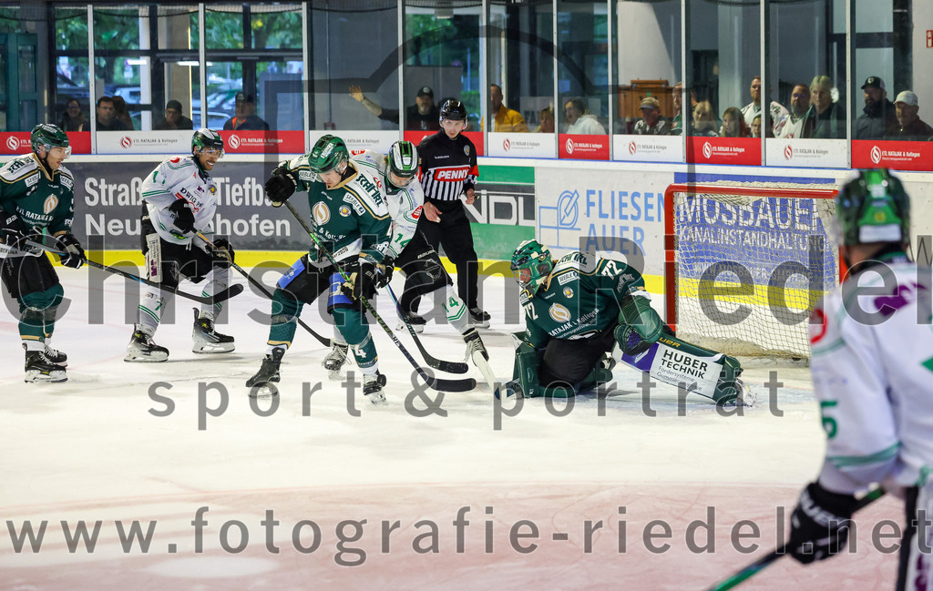 2025-09-21_076_TSV_Erding_gegen_Hoechstadter_Alligators | Erding, Deutschland, 21.09.2025:Eishockey, Oberliga Süd 2025 / 2026, 2. Spieltag, TSV Erding gegen Höchstadter Alligators, Endergebnis: 3:4Foto: Christian Riedel / fotografie-riedel.net