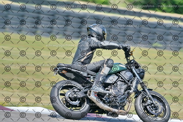 26BT02-0899 | markuskiefer.com - Realisiert mit Pictrs.com