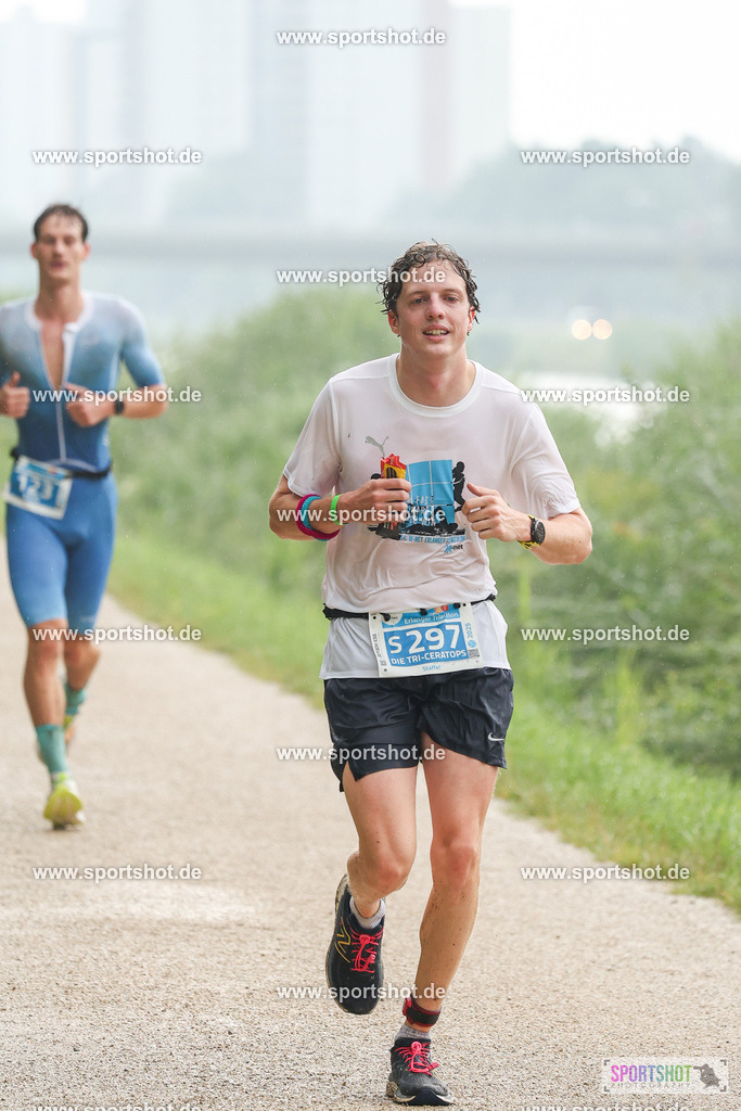 LUR_1207 | 34. M-net Erlanger Triathlon 2025 #erlangertriathlon  #mnettriathlon2025 #mnettriathlon #team #olympischedistanz #mitteldistanz #triathlon #maindonaukanal  #erlangertriathlon2025 #yourpictrs #tv1848 #tv1848erlangen  #triathlonbayern #sportinerlangen #demsportverbunden #sportshot_your_pictrs Copyright: www.sportshot.de