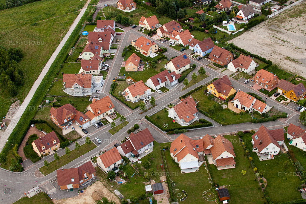 Vue aérienne: Lauterbourg, emplacement de l'ancien supermarché à Scheibenhard dans le département Bas Rhin, France.Photo: IMG_28738.jpg prise le 14/06/2010 par Werner Riehm/FLY-FOTO.euRésolution de l'original: 4752 x 3168 px