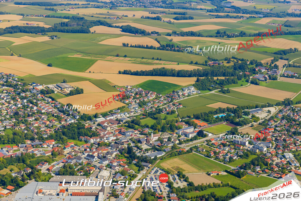 Luftaufnahme der Stadt Ruhstorf an der Rott - Die Luftaufnahme wurde 2025 vom UL-Flugzeug heraus erstellt ( keine Drohne ) - Hochauflösende Luftaufnahme - für professionelle Ausdrucke geeignet. Die Geschenkidee !Mit Lizenz und Bildrechte bestellbar