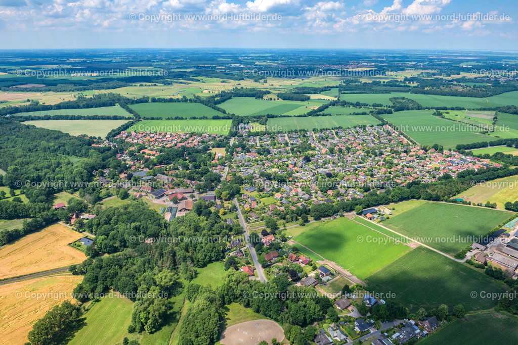 Hagen_ELS_7188250622 | STADE 25.06.2022 Siedlungsgebiet und Infrastruktur Hagen in Stade im Bundesland Niedersachsen, Deutschland. Weiterführende Informationen bei: Landkreis Stade,  STADE Marketing und Tourismus GmbH. // The district Hagen in Stade in the state Lower Saxony, Germany. Further information at: Landkreis Stade,  STADE Marketing und Tourismus GmbH. Foto: Martin Elsen