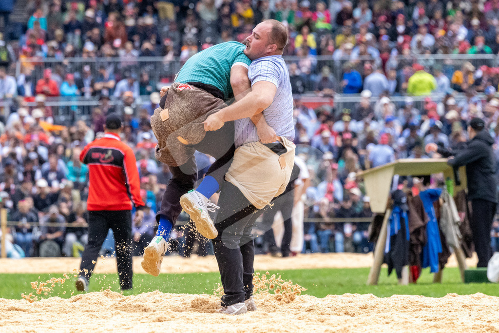 ESAF2025_02Gang_4909 | Die Schwinger des Schwyzer Kantonalen Schwingerverbandes: Fotos, die Dynamik und Leidenschaft festhalten, sowie emotionale Momente aus dem traditionellen Schwingsport zeigen. - Realisiert mit Pictrs.com