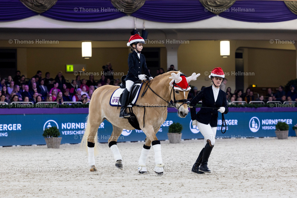 TH_158-LEBER Emma (GER)_ Spix_12890 | 158LEBER Emma (GER), Spix beim Festhallen Reitturnier Frankfurt 2023 am 16.12.23 in Frankfurt, Festhalle