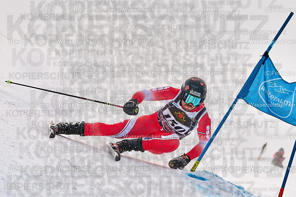 _ALP3073_MASTERS-WM_Reiteralm_A-GS_Brie Lucas | FISWORLD CHAMPIONSHIPSMASTERS ALPINE SKIING, 23. – 28. MÄRZ 2026 - REITERALM | STMK | AUT.   Veranstaltet vom Masters-Referat des Deutschen Skiverbandes (DSV). Durchführende Organisation: WSV Pichl-Reiteralm, unterstütutzt von den Bergbahnen REITERALM bei Schladming und SKI AUSTRIA.                            Disziplinen:  Super-G, GiantSlalom, Slalom.                                                 Kategorien:  A (Herrn 30-59 Jahre), B (Herrn ab 60 Jahre), C (Damen 30-59 Jahre), D (Damen ab 60 Jahre).                Rennstrecken:   Gasselhöhe und Muldenliftpiste auf der Reiteralm.