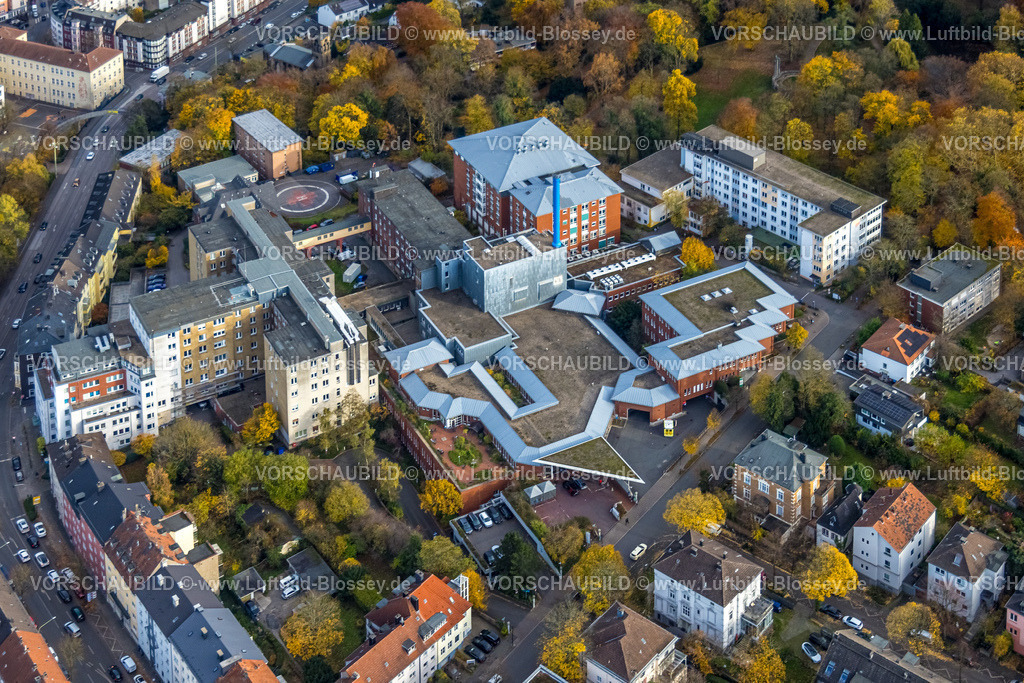 Hagen251102510-2 | Luftbild, Agaplesion Klinikum Hagen gGmbH, Hubschrauberlandeplatz, herbstliche Bäume, Wehringhausen, Hagen, Ruhrgebiet, Nordrhein-Westfalen, Deutschland