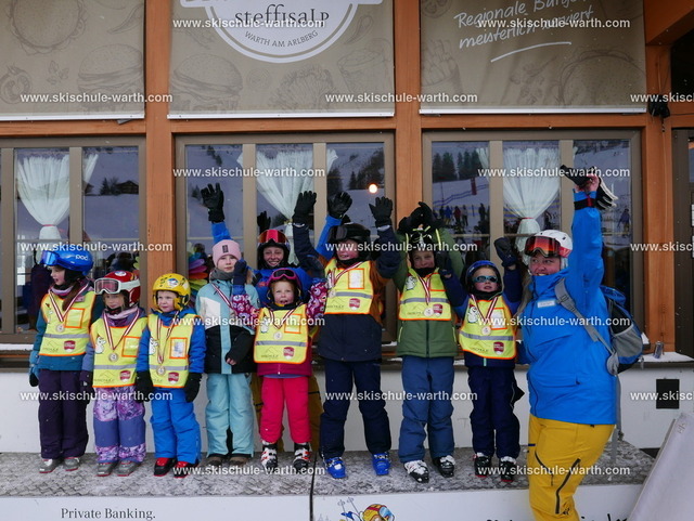 Gruppe Catherine _ Karlyn | Photos von der Skischule Warth - Realisiert mit Pictrs.com