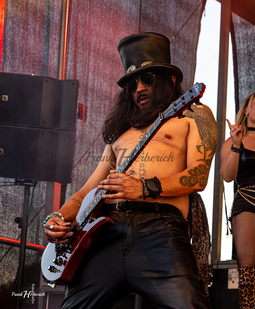 Slash n´Roses | Slash n´Roses - Realisiert mit Pictrs.com