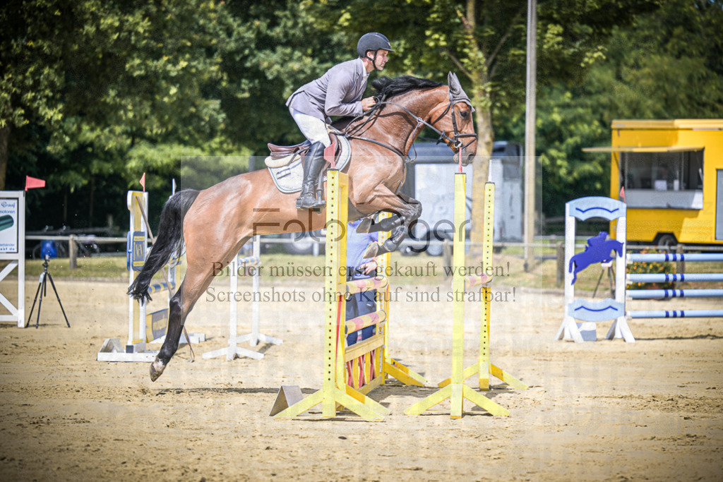 DOS_8077 | Entdecke hochwertige Reitturnierfotos von Foto Oger. Professionell, emotional und authentisch – jetzt Lieblingsmomente im Shop bestellen.Deutschlandweite Turnierfotografie. - Realisiert mit Pictrs.com
