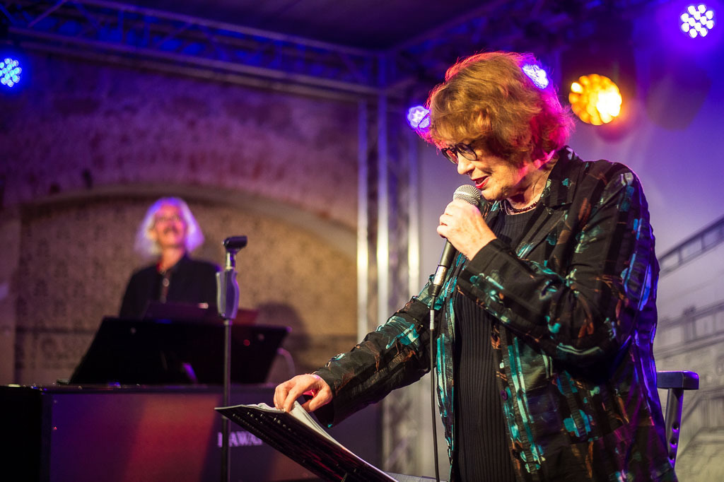 Uschi Brüning | Uschi Brüning im Forte Belvedere Leisnig zum Festival Hallo Leisnig 2022. - Realisiert mit Pictrs.com