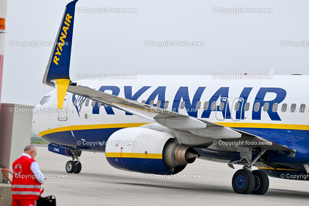 Linz Airport - Comeback Ryanair_ 08.11.2024-16 | 08.11.2024, Linz Hoersching, AUT, Linz Airport - Comeback Ryanair, im Bild Ankunft des Ryan Air Fluges am Flughafen Linz 