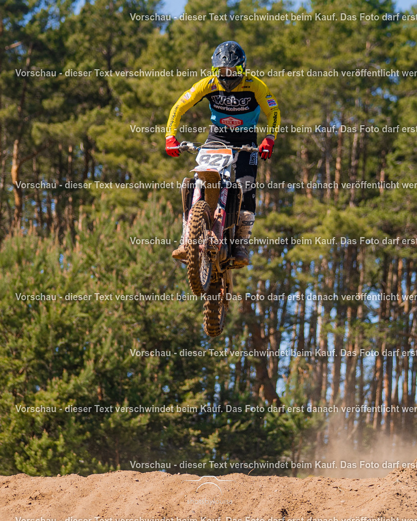 20260501_MCWriezen-3174 | Sportfotografin aus Berlin-Brandenburg mit Fokus auf Motocross. Ich halte deine sportliche Leistung und echte Emotionen auf und neben der Strecke professionell fest. Entdecke die Fotos von deinem Rennen und bestelle sie direkt hier im Shop.