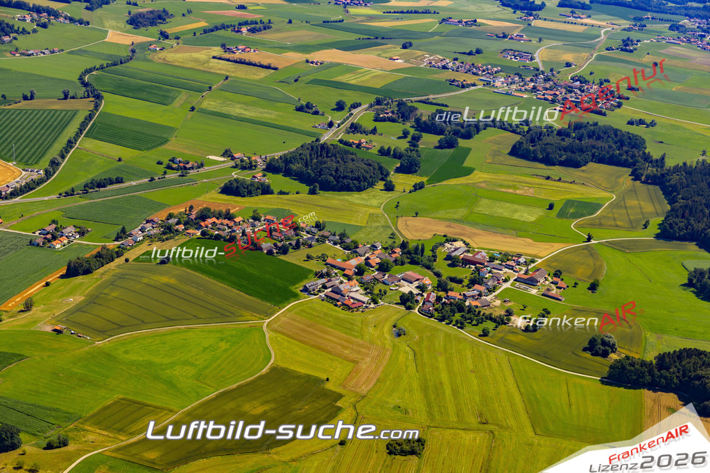 Aktuelles Luftbild von Hintsberg Steinhöring - Die Luftaufnahme wurde 2022 mittels UL-Flugzeug erstellt ( keine Drohne ) - hochauflösende Kamera-Systeme von  Canon -Beste Qualität - Für grossformatige Ausdrucke geeignet. Die Geschenkidee !