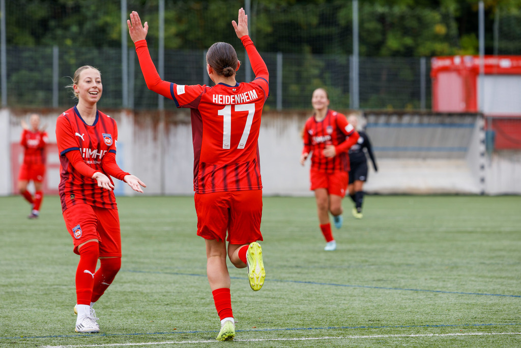 FCHHOH_251005_6559 | 1.FC Heidenheim 1846 II vs. SGM Hohenmemmingen/Sontheim, Fußball, Frauen, Bezirksliga, 2025/2026, 4. Spieltag, 05.10.2025 in Heidenheim, Kunstrasen b. Voith-Arena West(Foto: Michael Bulling) - Realisiert mit Pictrs.com