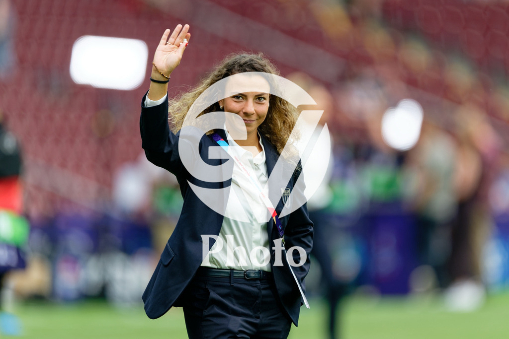 Norway v Italy - UEFA Women's EURO 2025 Quarter-Final | GENEVA, SWITZERLAND - JULY 16: Arianna Caruso of Italy gestures before the UEFA Women's EURO 2025 Quarter-Final match between Norway and Italy at Stade de Geneve on July 16, 2025 in Geneva, Switzerland. (Photo by Giuseppe Velletri/Sports Press Photo/Getty Images)