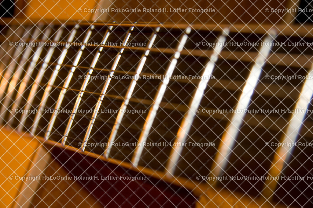 Gitarre-02 | Detail einer Gitarre - Realisiert mit Pictrs.com