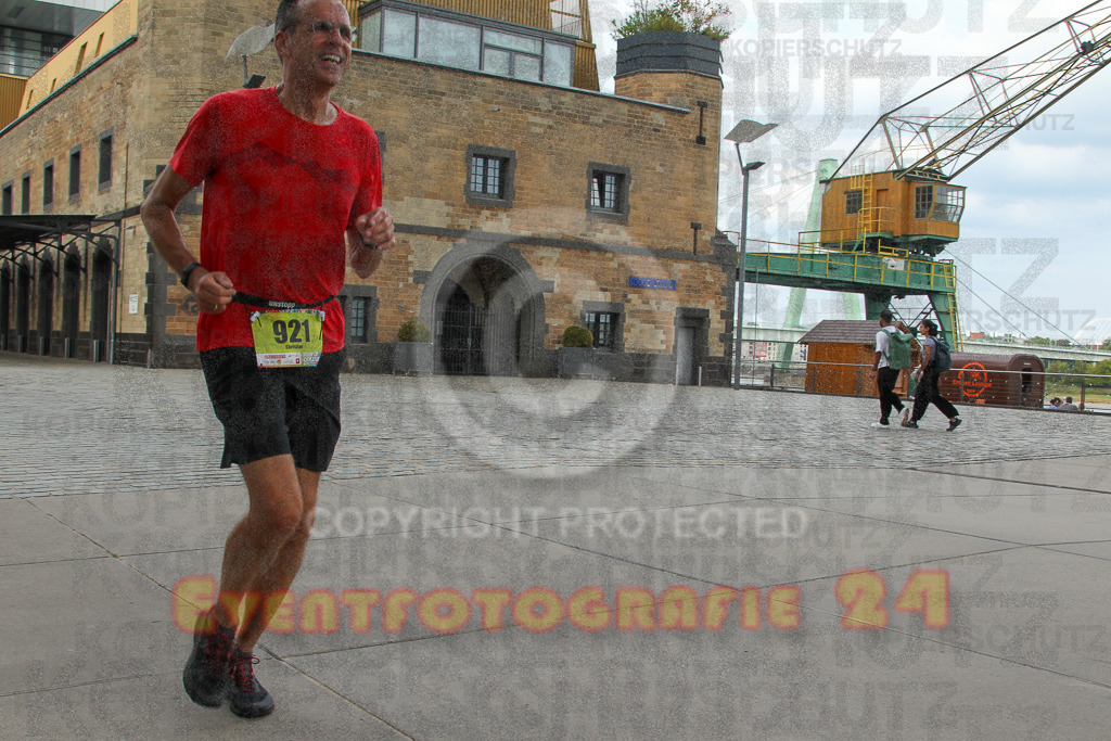 250920_1530_EV4_8960 | Sportfotografie im Rhein-Sieg Kreis, Köln, Bonn, NRW, Rheinland Pfalz, Hessen, etc. Unser Tätigkeitsfeld umfasst den Laufsport vom Volkslauf über den Marathon, Duathlon, Triathon bis zum Ultralauf wie Kölnpfad Ultra oder Schindertrail.