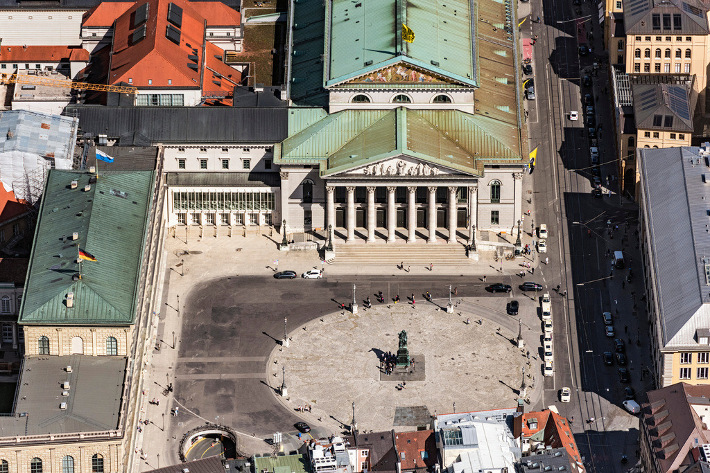 dr__dsc9154.jpg | MüNCHEN 07.05.2018 Gebäude des Nationaltheaters am Max-Joseph-Platz in München im Bundesland Bayern. Das Opernhaus in der Altstadt ist der Spielort der Bayerischen Staatsoper, des Bayerischen Staatsorchesters und des Bayerischen Staatsballetts. // Building of the national theater at the Max-Joseph-Platz in Munich, Bavaria. The opera house in the Old Town is the venue for the Bavarian State Opera, the Bavarian State Orchestra and the Bavarian State Ballet. Foto: Daniel Reiter