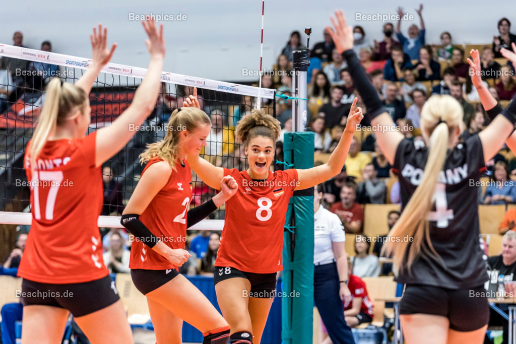 2022-00063350-Testspiel-Deutschland-Brasilien | Jubel Kimberly DREWNIOK #8 (Diagonal) GER, 17.09.2022; Berlin Foto: Gerold Rebsch - www.beachpics.de
