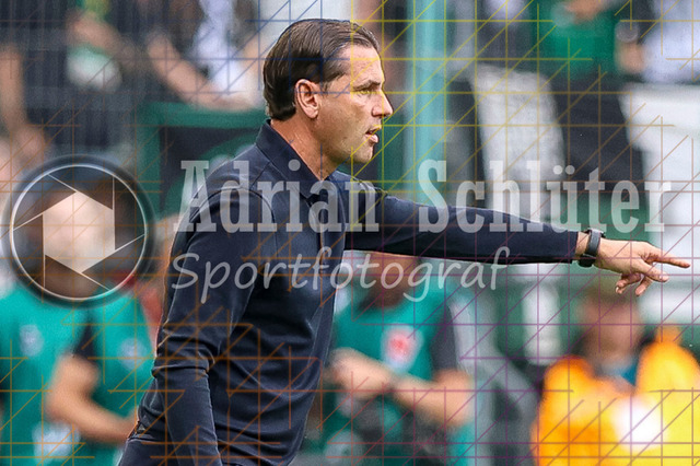 Borussia Mönchengladbach vs SV Werder Bremen - Bundesliga  | Mönchengladbach, Deutschland, 14.09.25:   Gerardo Seoane (Borussia Mönchengladbach) gestikuliert, Gestik waehrend des Spiels der Bundesliga zwischen Borussia Mönchengladbach vs SV Werder Bremen im Stadion im Borussia Park(Foto von Brauer-Fotoagentur / Adrian Schlueter)