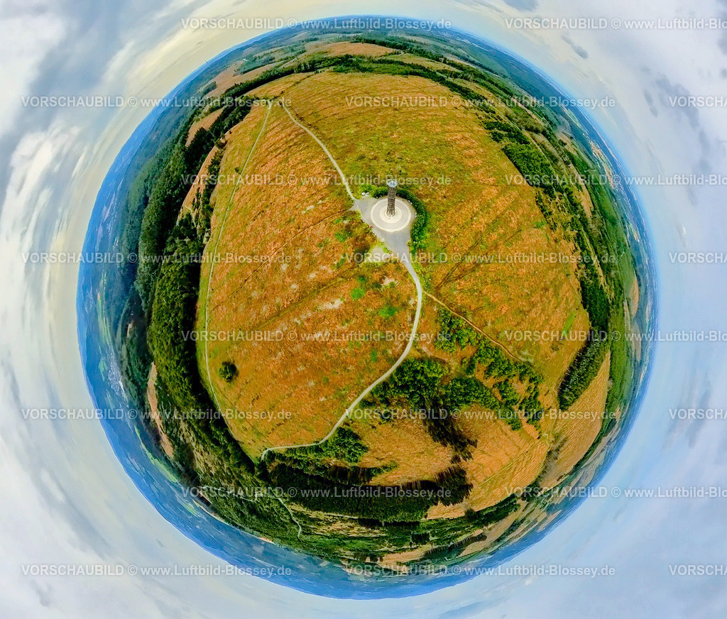Warstein240790067Loermecketurm | Luftbild, Lörmecke-Turm, Aussichtsturm im Plackwald mit Wiesenfläche, Erdkugel, Fisheye Aufnahme, Fischaugen Aufnahme, 360 Grad Aufnahme, tiny world, little planet, fisheye Bild, Warstein, Soester Börde, Nordrhein-Westfalen, Deutschland