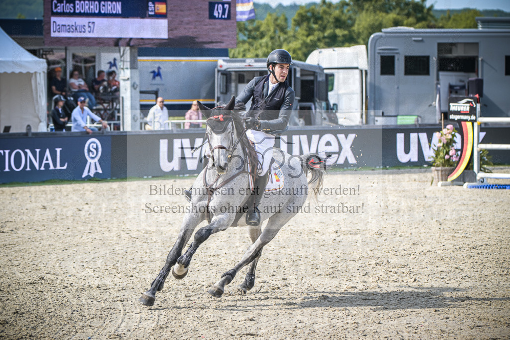 DOS_7810 | Entdecke hochwertige Reitturnierfotos von Foto Oger. Professionell, emotional und authentisch – jetzt Lieblingsmomente im Shop bestellen.Deutschlandweite Turnierfotografie. - Realisiert mit Pictrs.com