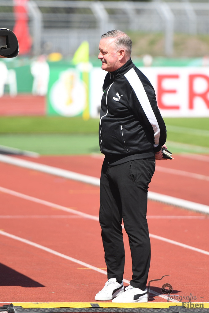 SV Atlas-Delmenhorst-Borussia Mönchengladbach | DFB-Pokal 1. Runde;SV Atlas Delmenhorst (gelb)-Borussia Mönchengladbach (schwarz) am 17.08.2025 in Oldenburg (Marschweg-Stadion), Photo: Philip Eiben 2025 - Realisiert mit Pictrs.com