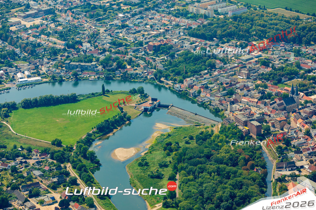 Neue Luftbildaufnahme der Stadt Calbe - Das Luftbild wurde 2025 vom UL-Flugzeug heraus erstellt ( keine Drohnenaufnahme ) - Hochauflösende Luftaufnahme - für Wandbilder und großformatige Ausdrucke geeignet. Das besondere Geschenk!Hier alle&nbsp;Infos zur Lizenzierung der LuftaufnahmeWir fliegen auch dieses Jahr wieder in Ihre Region um Luftbilder zu erstellen.- Luftbild anfragen