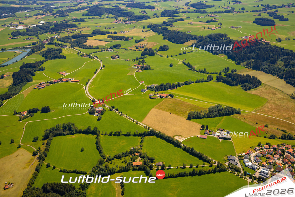 Das Luftbild zeigt : Bergs Altusried - Die Luftaufnahme wurde 2024 vom UL-Flugzeug aus erstellt ( keine Drohne ) - Hochauflösende Luftaufnahme - Für grossformatige Ausdrucke geeignet. Die Geschenkidee !Mit Lizenz und Bildrechte bestellbar