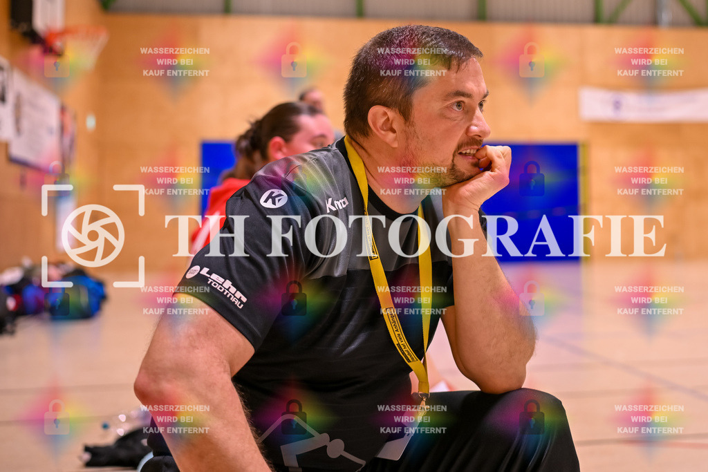 GER, SG Maulburg/Steinen - TuS Helmlingen, Handball, Suedbadenliga, 14. Spieltag, Saison 2023/2024, 17.02.2024 | Karsten Haas (SG Maulburg Steinen, Trainer)

GER, SG Maulburg/Steinen - TuS Helmlingen, Handball, Suedbadenliga, 14. Spieltag, Saison 2023/2024, 17.02.2024

Foto: TH Fotografie/Thomas Hess