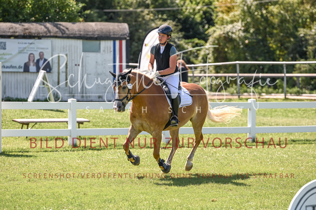 Schugtsche-Düren.2024.04-Stilspringprf.E-50 | Schugtsche Fotografie - Realisiert mit Pictrs.com