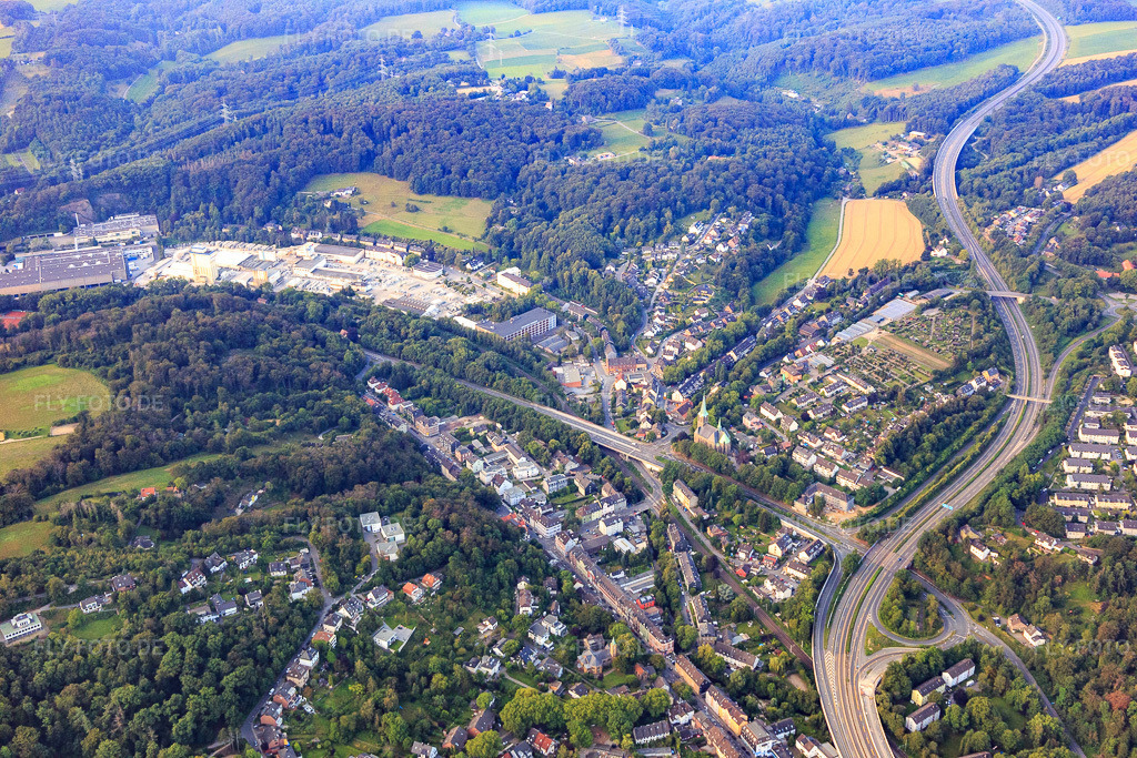 Luftbild: Nierenhofer Straße im Ortsteil Kupferdreh in Essen im Bundesland Nordrhein-Westfalen in Deutschland. Foto: IMG_008376.jpg vom 19.07.2020 durch Werner Riehm/FLY-FOTO.de