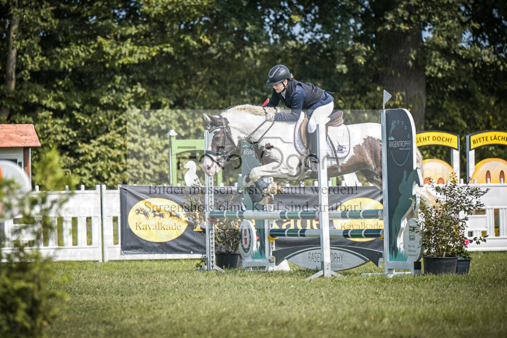 DOS_2813 | Entdecke hochwertige Reitturnierfotos von Foto Oger. Professionell, emotional und authentisch – jetzt Lieblingsmomente im Shop bestellen.Deutschlandweite Turnierfotografie. - Realisiert mit Pictrs.com