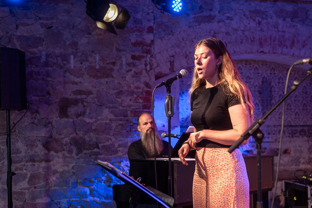 Karaoke mit Liveband | Karaoke mit Forster Family im Forte Belvedere Leisnig zum Festival Hallo Leisnig 2022. - Realisiert mit Pictrs.com