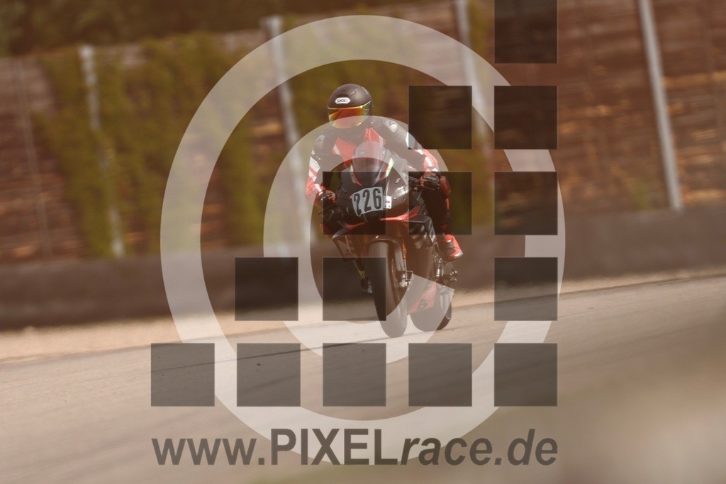 0226-20250828_10788 | Schöne Erinnerungen an spannende Momente - das festzuhalten ist unser Job. PIXELrace.de ist seit 2003 auf den Rennstrecken Europas unterwegs um die Action draußen beim Fahren und die wunderbare Stimmung imm Fahrerlager für euch einzufangen.