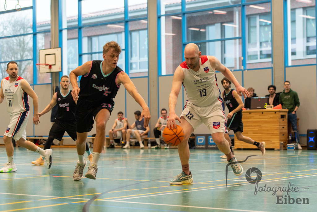 VFL Rastede-Westerstede 3 | VFL Rastede (weiß)-Westerstede 3 (schwarz) am 22.02.2026 in Rastede (Sporthalle); Photo: Philip Eiben 2025 - Realisiert mit Pictrs.com