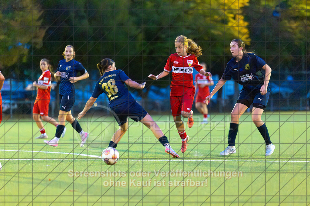 20261007_190220_0060_(c)_by_PhotoPeet | #,ASV Spartania Eislingen (blau) vs. VFB Stuttgart (rot), Fußball, Verbandspokal der B-Juniorinnen,  Saison 2026/2027, Kunstrasenplatz, Öschhalle, 73054 Eislingen, 07.10.2026 - 18:30 Uhr,Foto: PhotoPeet / Sport- &amp; Eventfotografie / Peter Harich
