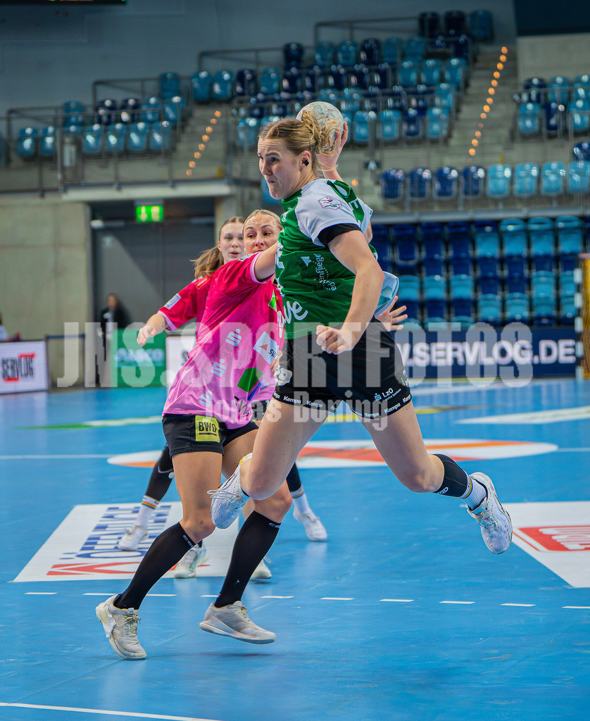 Handball I Frauen I Saison 2025-2026 I 1. HBF I 15. Spieltag I VFL Oldenburg - SV Union Halle-Neustadt 0058 | jns.sportfotos - Realisiert mit Pictrs.com
