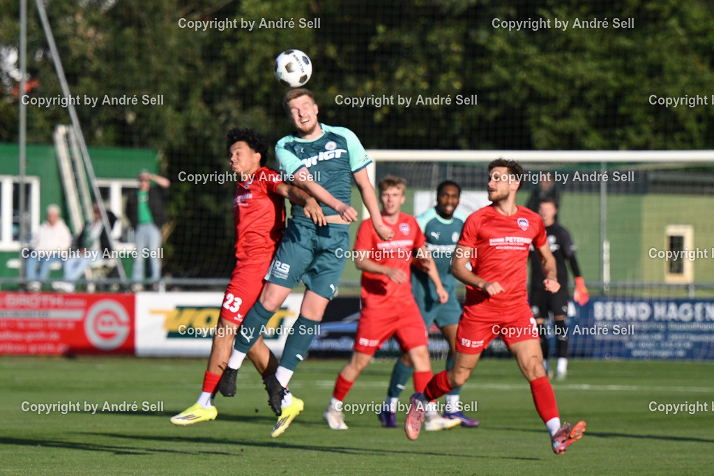 PSV Neumünster vs TSB Flensburg | Calvin Ehlert (PSV #31) vs Jonathan Miranda (TSB #23) / Fußball-Oberliga Männer 2026/2027 / PSV Neumünster vs TSB Flensburg / PSV Stadion Platz A / Neumünster / 07.08.26 - Realisiert mit Pictrs.com