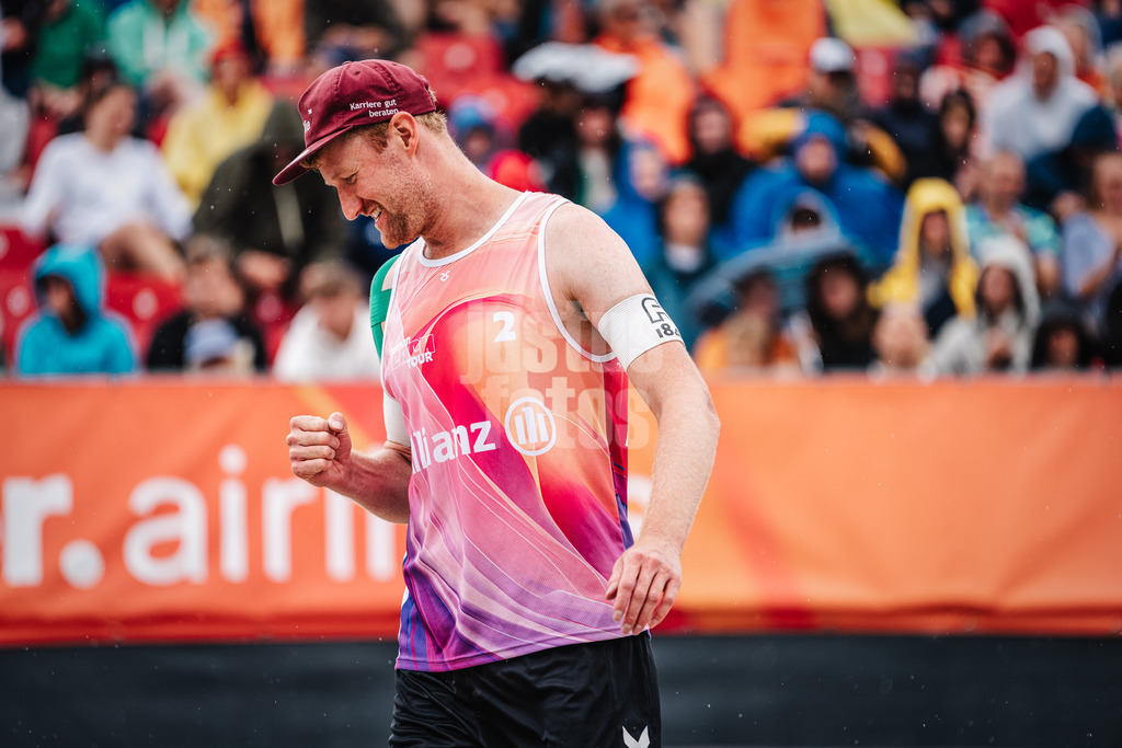Beachvolleyball | Männer | Allianz German Beach Tour 2024 | Tourstop Kühlungsborn 2 | 18.08.2024 | Yannick Harms ballt die Faust
