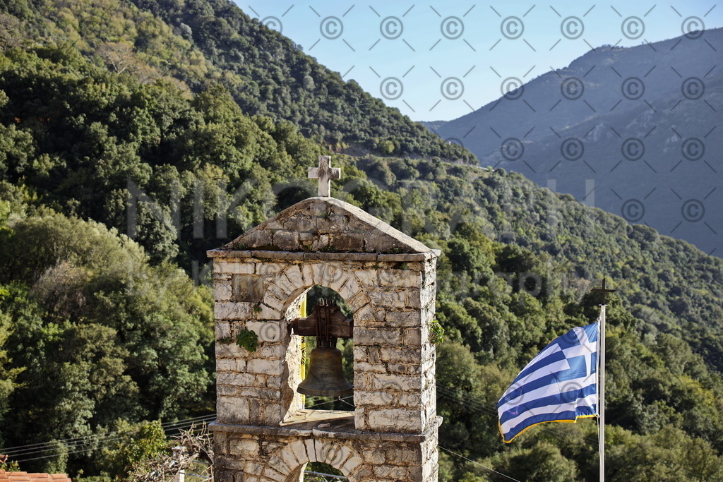Kloster Giroméri - Iera Moni Giromeriou | Das Kloster „Iera Moni Giromeriou“ liegt in der Präfektur Thesprotia im Nordwesten von Griechenland, rund acht Kilometer von der Stadt Filiates entfernt. Auf der Bergkette Farmakovouni wurde das Kloster Anfang des 14. Jahrhunderts auf einer Höhe von rund 300 Metern gegründet.