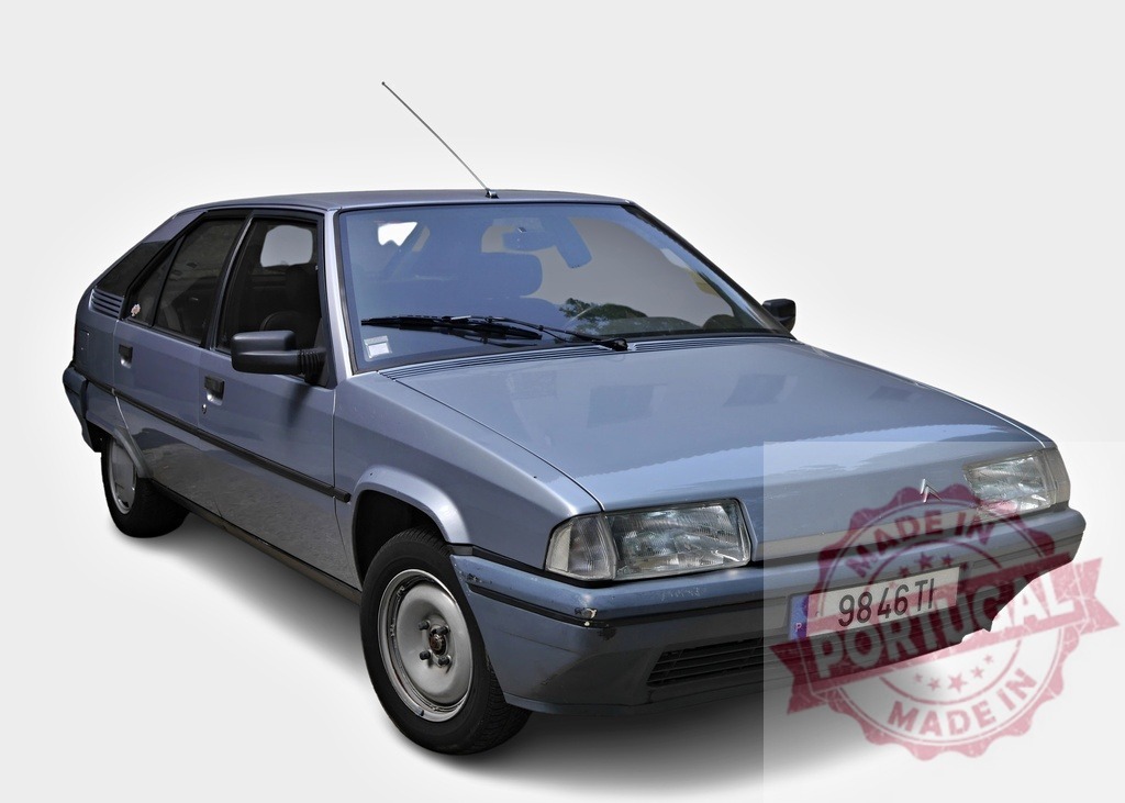 Citroën BX showcasing its iconic design in a studio setting | Classic Citroën BX posing in a studio environment, highlighting its unique aerodynamic shape and vintage charm - Realisiert mit Pictrs.com