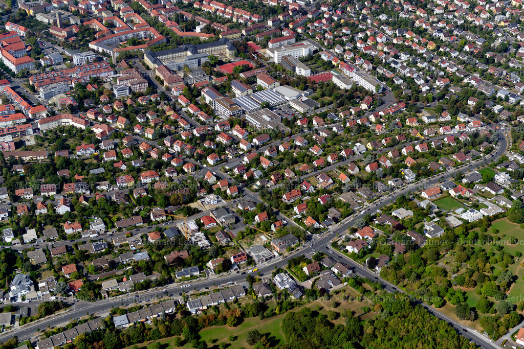 3650729 | FRAUENLAND 13.09.2016 Wohngebiet - Mischbebauung der Mehr- und Einfamilienhaussiedlung  in Frauenland im Bundesland Bayern, Deutschland // Residential area - mixed development of a multi-family housing estate and single-family housing estate  in Frauenland in the state Bavaria, Germany Foto: Gerhard Launer