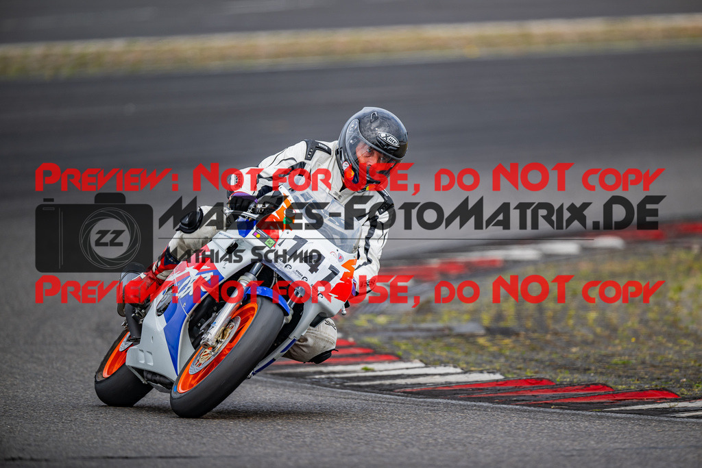 MaZZes_FotoMatrix_230719_2215 | GRUEN