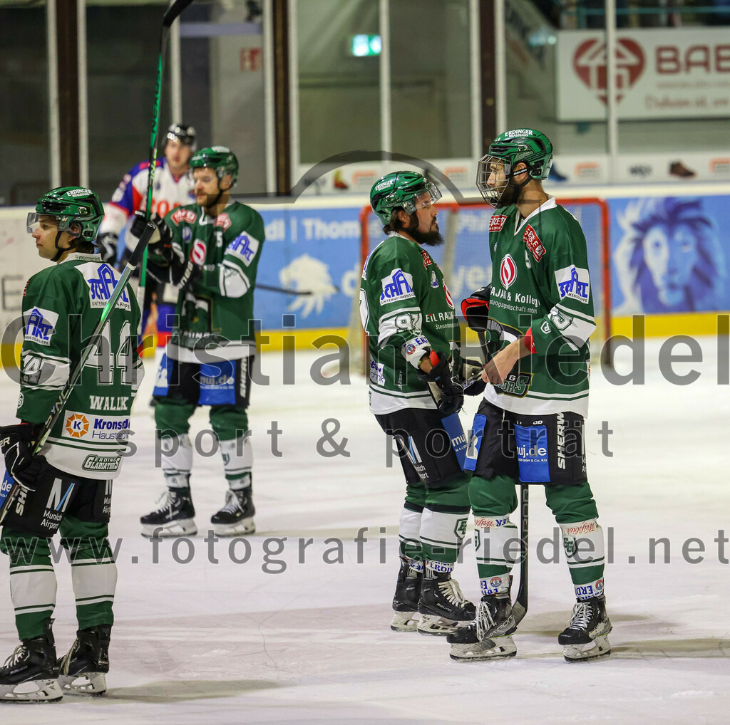 2023-11-03_050_TSV_Erding_gegen_ESC_Dorfen | Erding, Deutschland, 03.11.2023:
Eishockey, Bayernliga Vorrunde 2023 / 2024, 6. Spieltag, TSV Erding gegen ESC Dorfen, Endergebnis: 11:3

Rudolf Lorenz (Erding Gladiators, #91), Florian Zimmermann (Erding Gladiators, #5)

Foto: Christian Riedel / fotografie-riedel.net