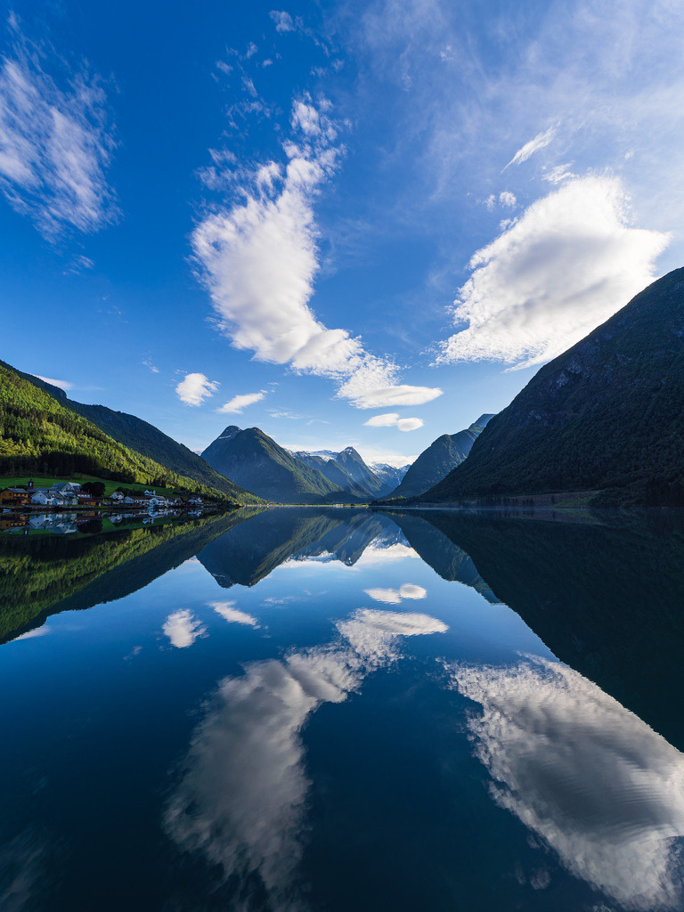 Blick auf den Fjærlandfsjord in Norwegen | Blick auf den Fjærlandfsjord in Norwegen.