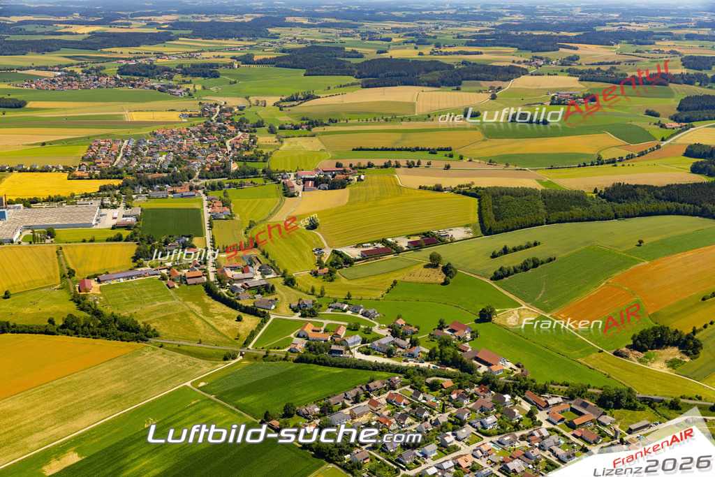 Aktuelles Luftbild von Hilling Bodenkirchen - Die Luftaufnahme wurde 2022 mittels UL-Flugzeug erstellt ( keine Drohne ) - hochauflösende Kamera-Systeme von  Canon -Beste Qualität - Für grossformatige Ausdrucke geeignet. Die Geschenkidee !