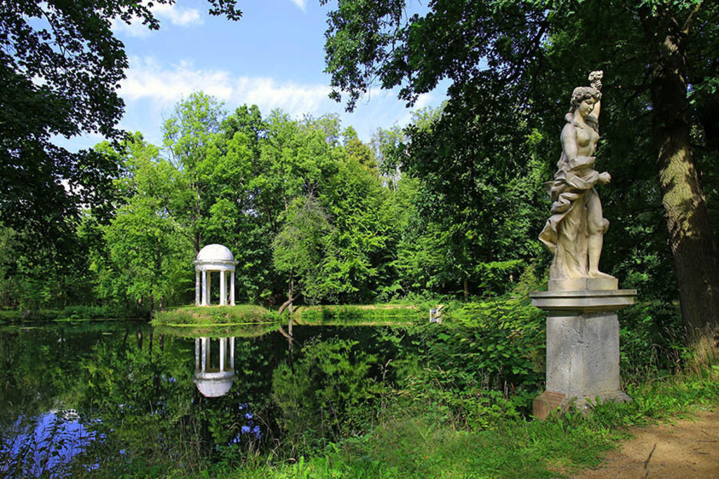 Bildlexikon Leipzig - Schlosspark Luetzschena | Das Team hinter BILDLEXIKON LEIPZIG bündelt historische wie aktuelle Informationen über die Stadt Leipzig in Text und Bild auf einer Plattform und stellt diese der interessierten Öffentlichkeit zur Verfügung.