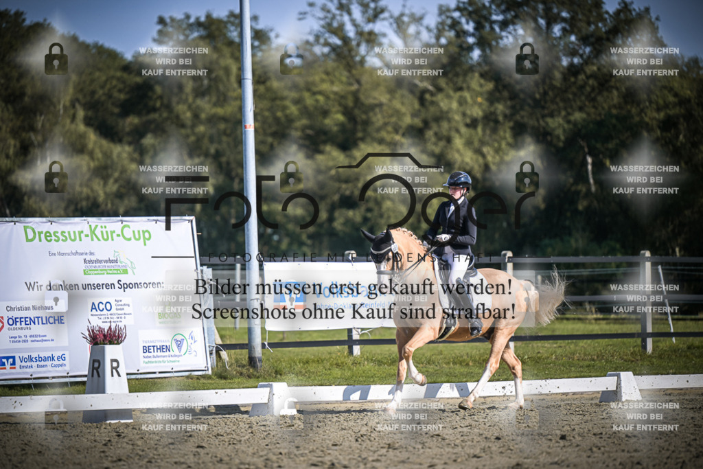 DOS_2218 | Entdecke hochwertige Reitturnierfotos von Foto Oger. Professionell, emotional und authentisch – jetzt Lieblingsmomente im Shop bestellen.Deutschlandweite Turnierfotografie. - Realisiert mit Pictrs.com